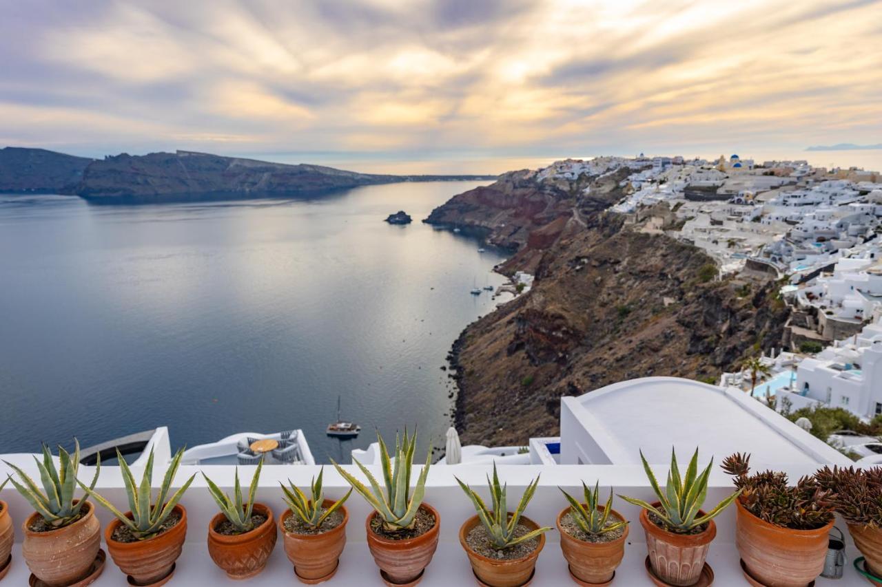 Ikies Santorini Hotell Oia Exteriör bild